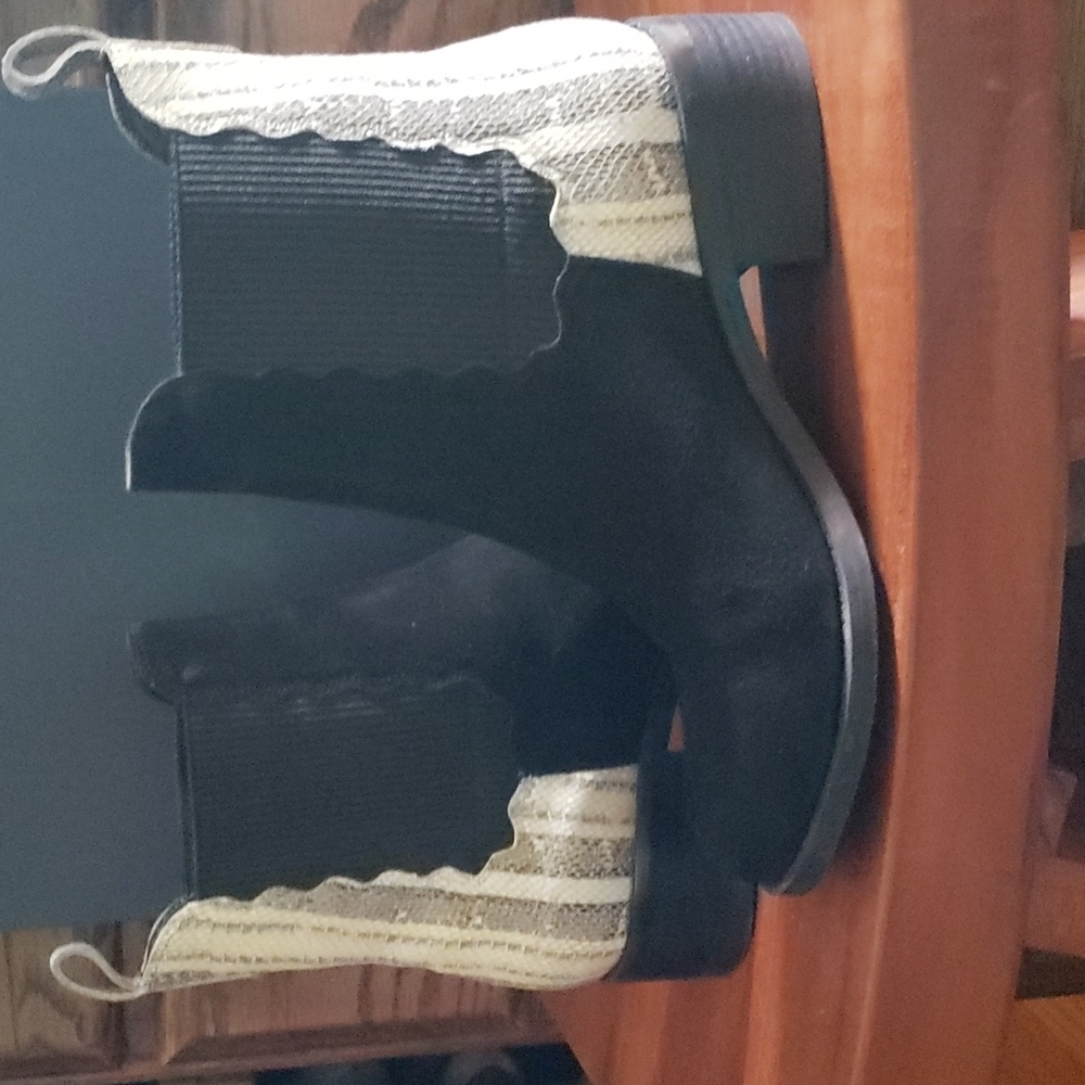 Boots - Picture 5 of 9